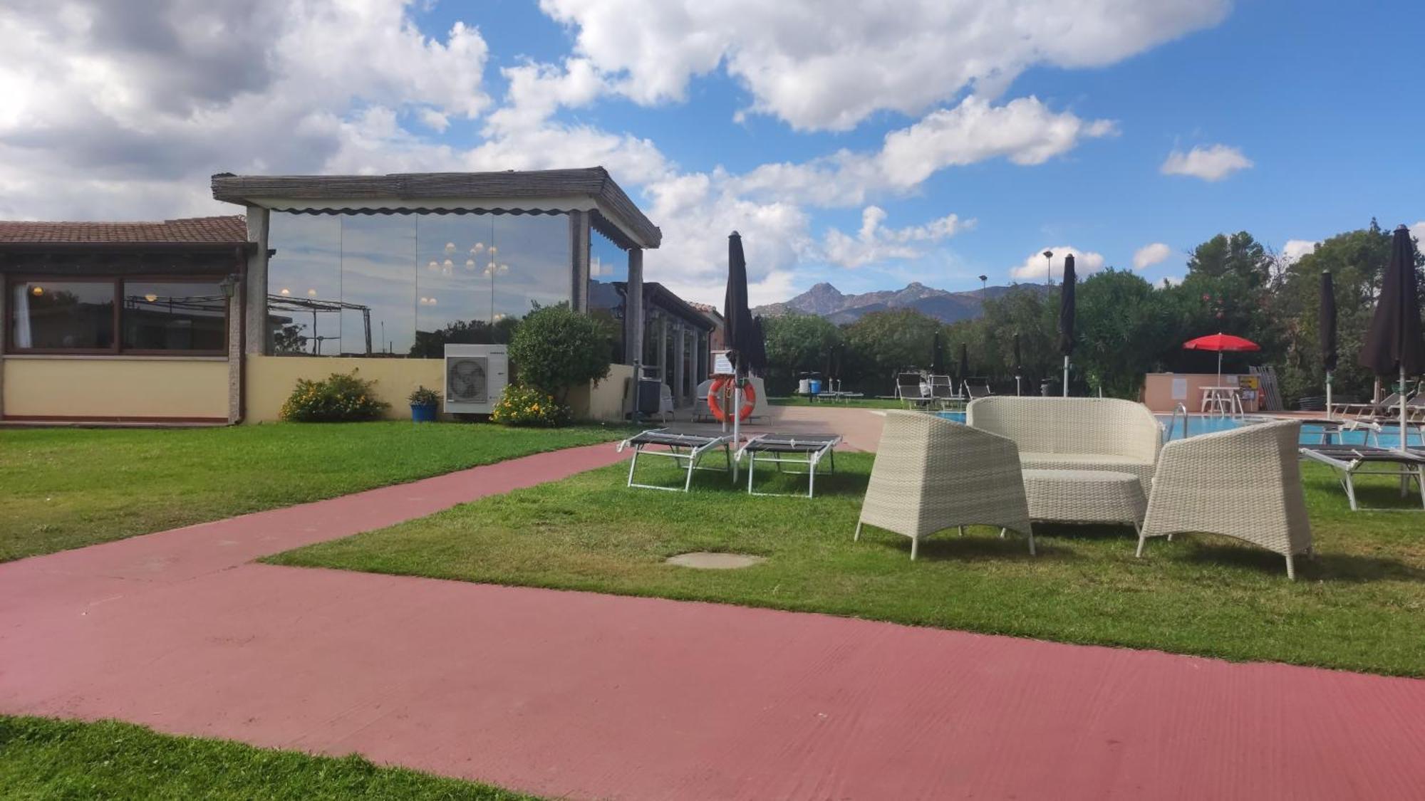 Li Suari Club Village サン・テオドーロ エクステリア 写真